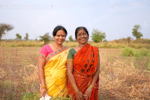 Preview: Rural Indian women in the field.