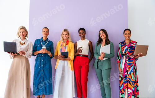 Preview: Group of businesswomen meeting in the office