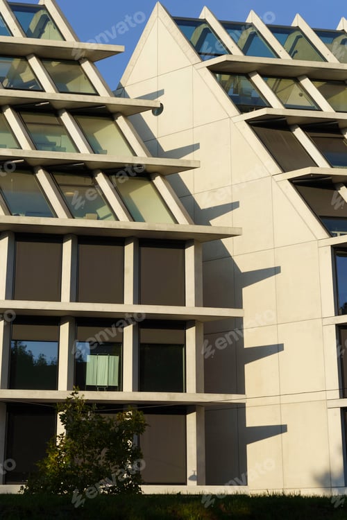 Preview: Milan: the Feltrinelli building along the Pasternak promenade