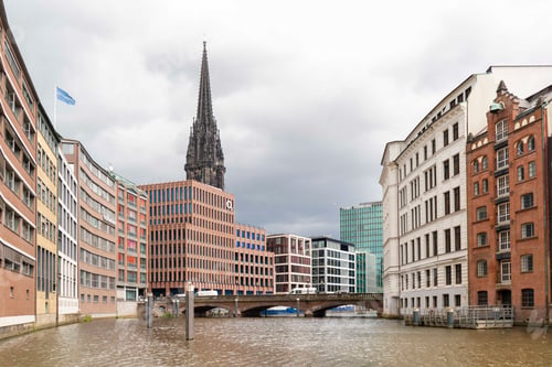 Preview: Dramatic cloudscape over the financial district of Hamburg