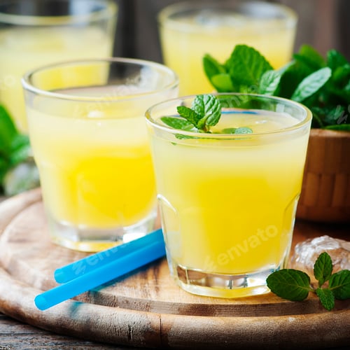 Preview: Yellow fresh cocktail with mint and ice