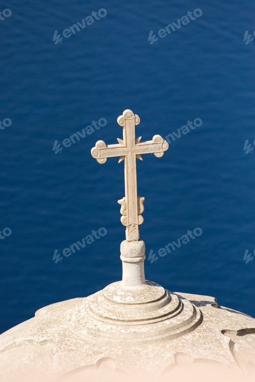 Preview: Cross high up over the sea