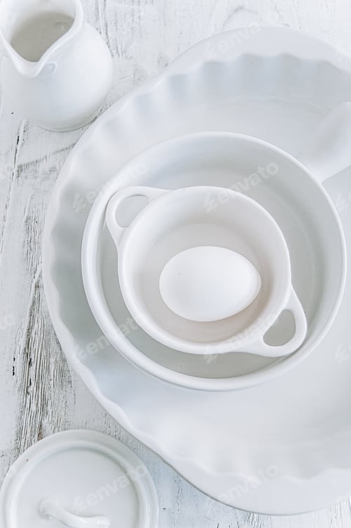 Preview: White dishes on a white table