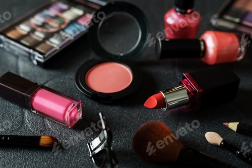 Preview: Various make-up products and cosmetics
