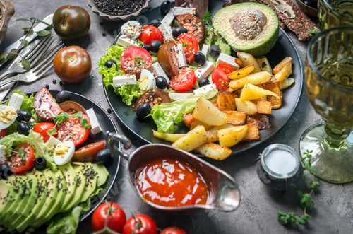 Preview: Vegetarian dinner - fried potatoes and fresh vegetable salad