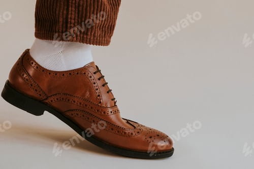 Preview: Men's leg in brown leather shoes