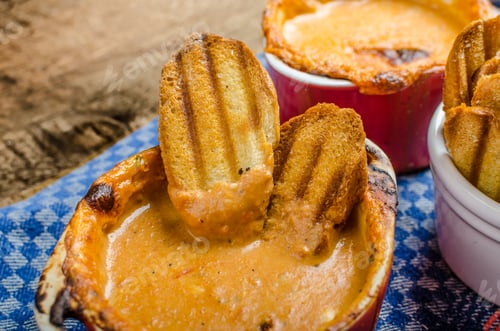 Preview: Tomato and cheese dip baked with crispy garlic toast