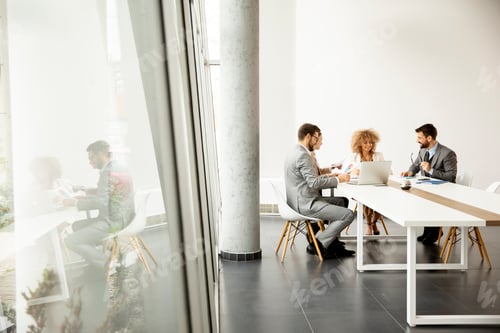 Preview: Multiethnic business people working together in the office