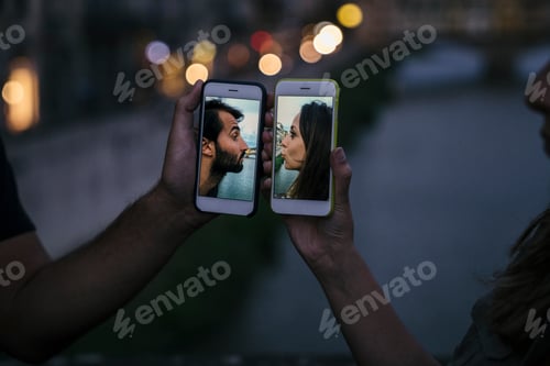 Preview: Romantic couple kissing in Florence Italy