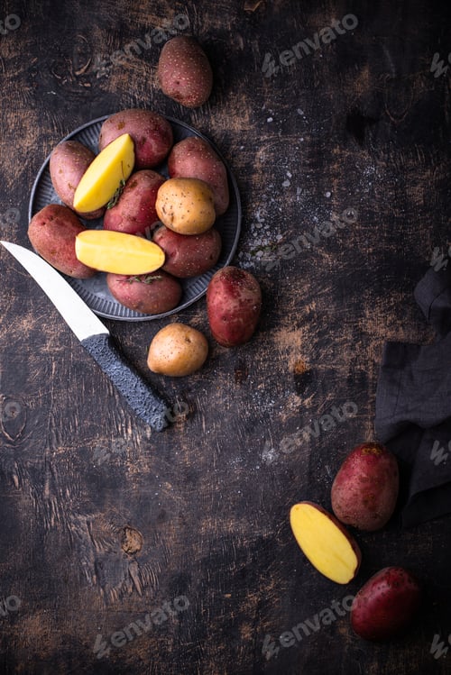 Preview: Raw uncooked potato on dark table
