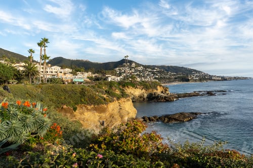 Preview: Beautiful view of the coastline at south Laguna Beach