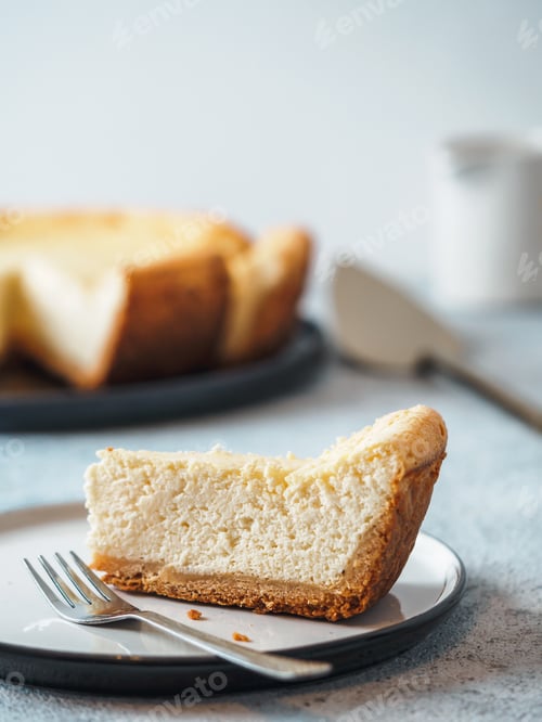 Preview: Classic Cheesecake on table, vertical
