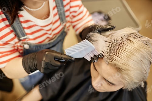 Preview: Hairstylist Applying Hair Dye Or Bleach to Male Client in Beauty Salon