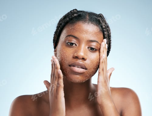Preview: Cropped portrait of an attractive young woman posing in studio against a grey background