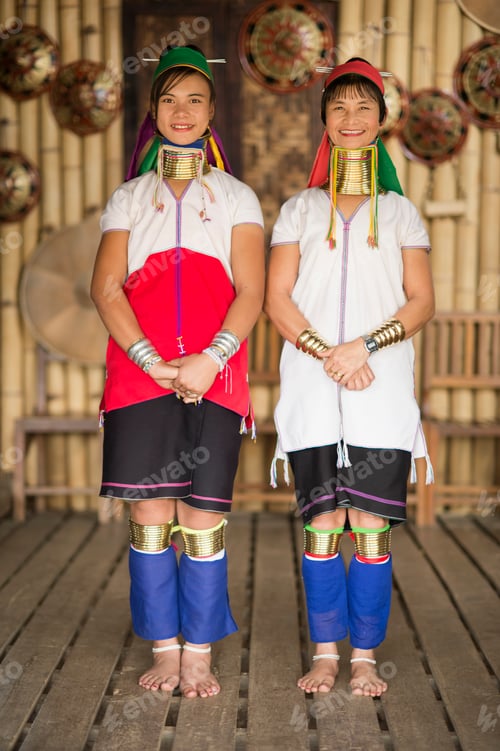 Vista previa: Portrait of two women in traditional clothing, Inle lake, Burma