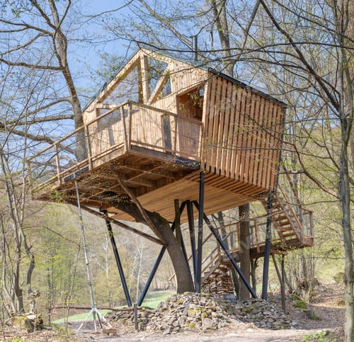 Preview: Beautiful wooden treehouse built in a park