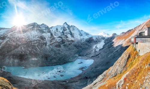 Preview: Majestic autumn landscape of Pasterze Glacier and Grossglockner massif .