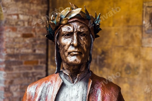 Preview: Verona, Italy - September 22, 2021: Bronze statue of
Dante Alighieri, author of the Divine Comedy.