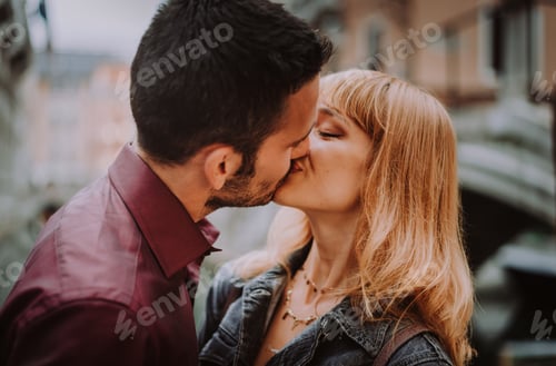 Preview: Couple travelling in Venice, Italy