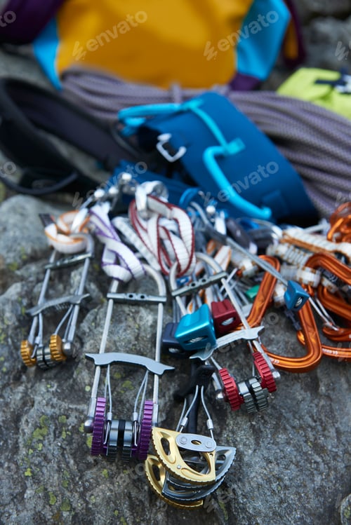Preview: Safety harness and climbing ropes