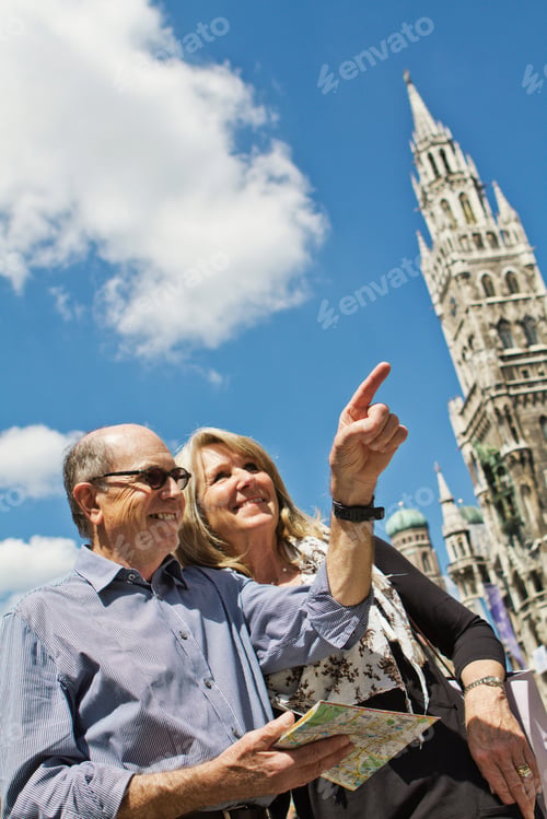 Preview: Older couple using city map