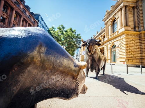 Preview: Germany, Frankfurt, bull and bear bronze sculptures at Stock Exchange