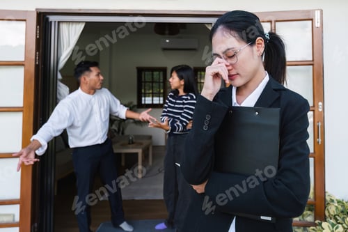 Preview: Home or real estate sales agents feel headaches and stress due to customer conflicts.