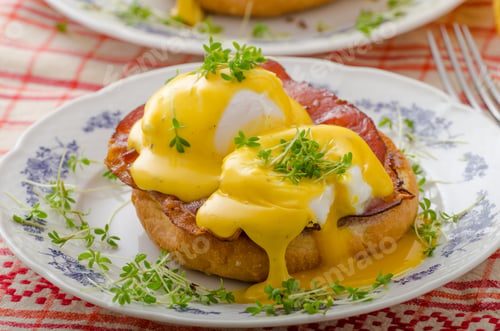 Preview: Eggs benedict, prosciutto with hollandaise