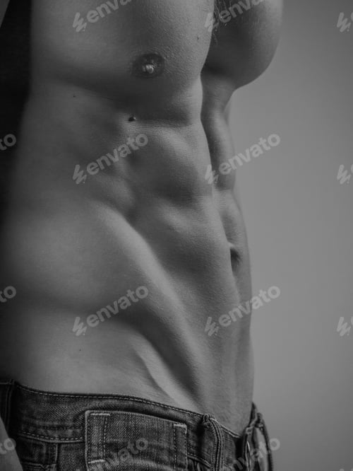 Preview: Perfectly fit shirtless young man