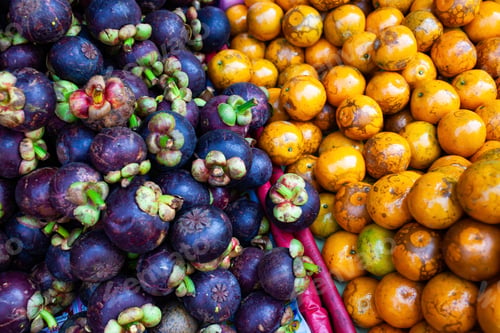 Preview: fresh organic oranges and mangosteen on the market