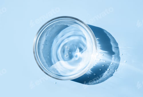 Vista previa: petri dish with liquid water on plain on a light background water ripple texture