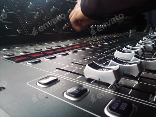 Preview: Sound recording mixing console