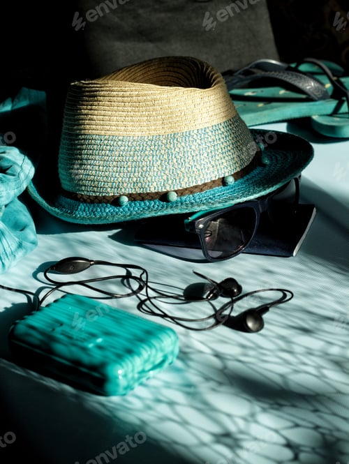 Preview: On the suitcase