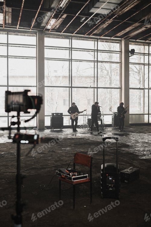 Preview: Rock band music video shoot, behind the scenes