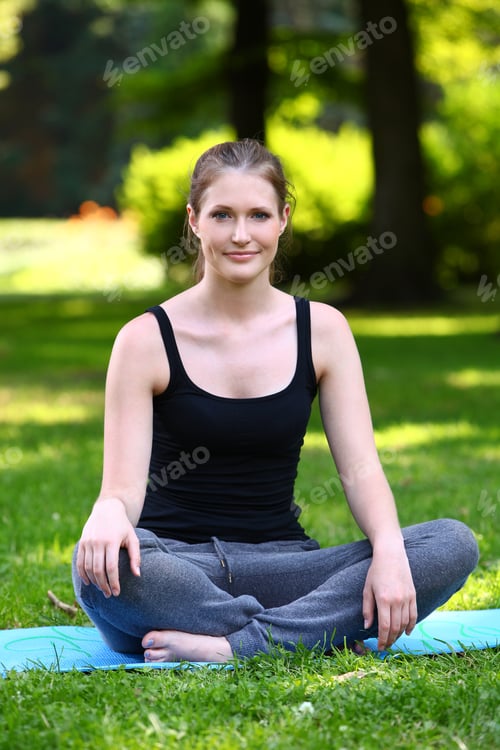 Preview: Fitness girl relaxing after workout in the park