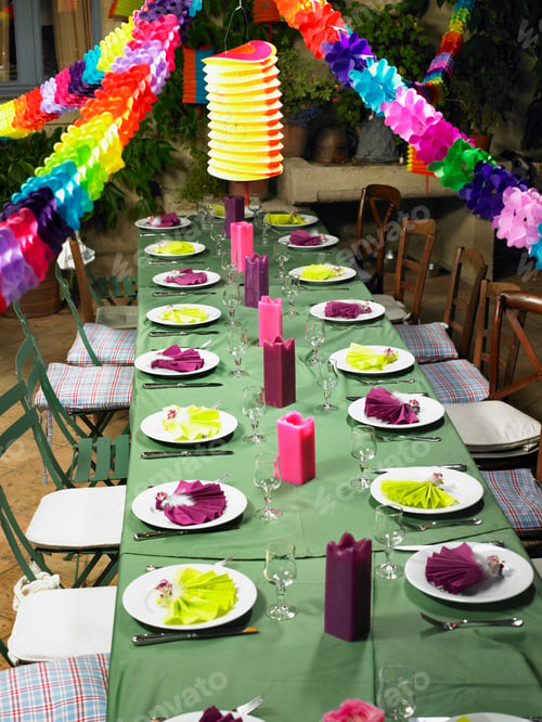 Preview: Table set with decorations