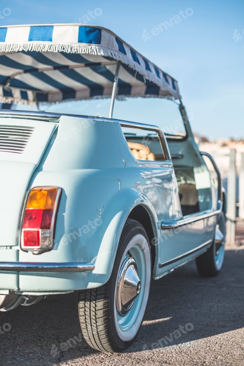 Preview: Vintage blue car
