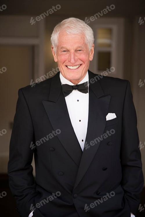 Preview: Portrait of senior man wearing dinner jacket, smiling