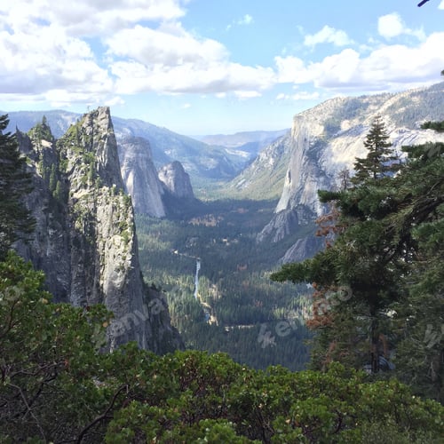 Preview: Reverse tunnel view in Yosemite national park