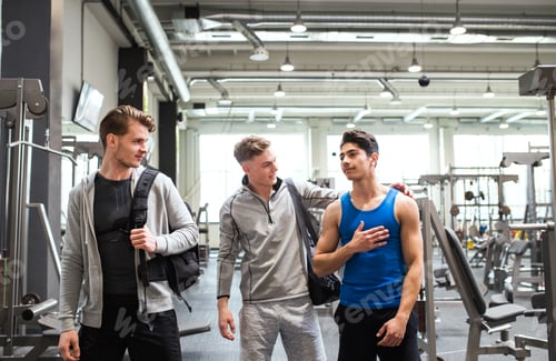 Preview: Young friends in modern crossfit gym, greeting each other.