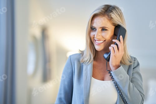 Preview: Businesswoman talking on the phone in hotel room