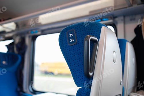 Preview: Table and comfortable leather seats by window