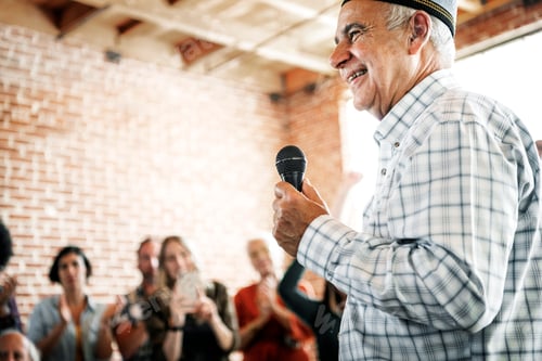 Preview: Muslim speaker in a workshop