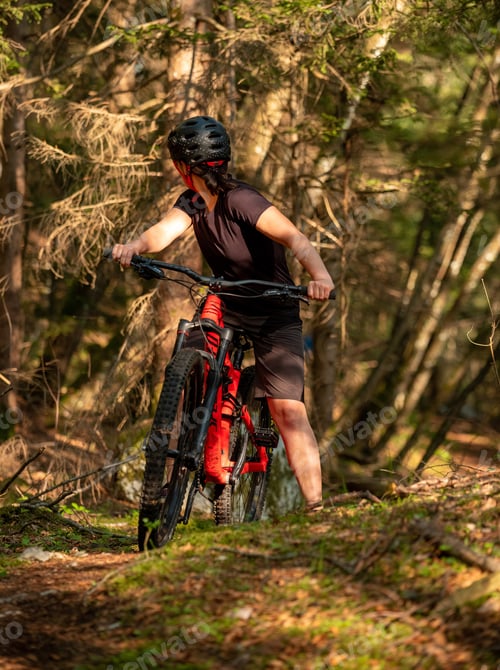 Preview: Female cyclist on her mountain bike