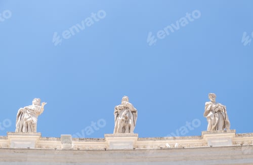 Preview: St. Peter's Square colonnades' sculptures