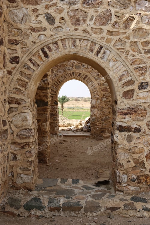 Preview: Vertical shot of an ancient building in the Arabian Peninsula