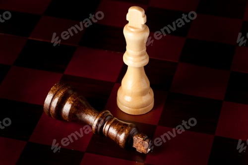 Preview: Classic Wooden Chessboard with Chess Pieces