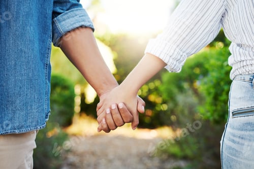 Preview: Hand in hand