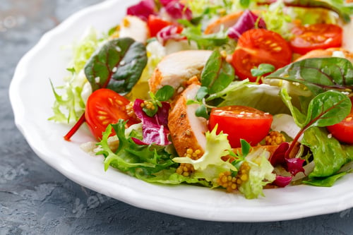 Preview: Fresh vegetable salad with grilled chicken meat