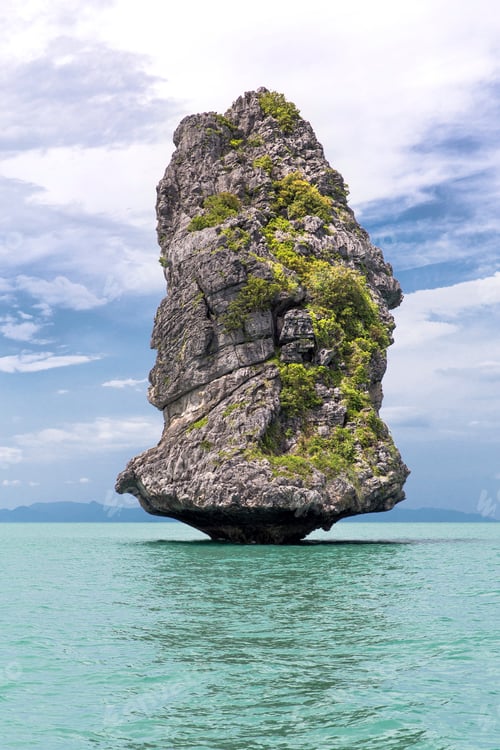 Preview: Large rock in water, Koh Samui, Thailand